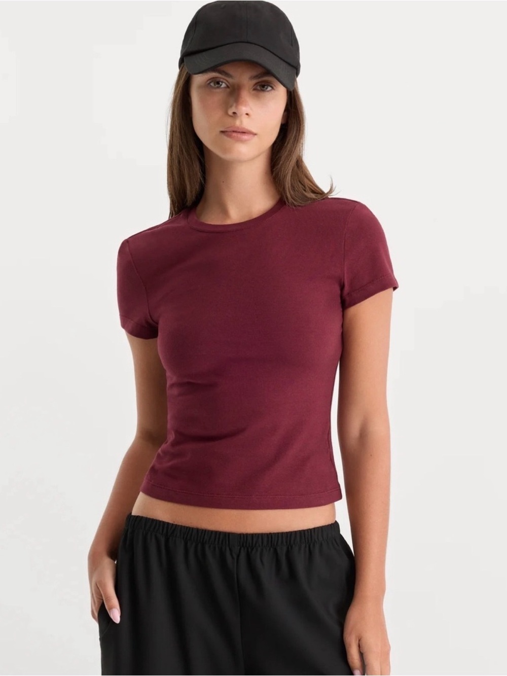 Good American The Baby Tee Super-Stretch in Berry Noir Size XS Crewneck Slim Fit